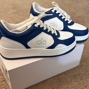 ALO Recovery Mode Sneaker - Navy and White size 6.5M 8W